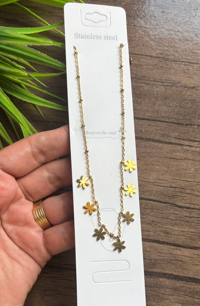 سلسلة stainless steel و دلايات ورد السعر ٨٠