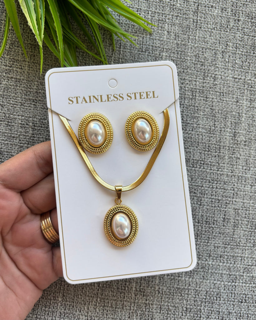 نص طقم ستانليستيل stainless steel 🔥🔥🔥
حلق + سلسلة ضهر حية

السعر ٨٠ 🔥