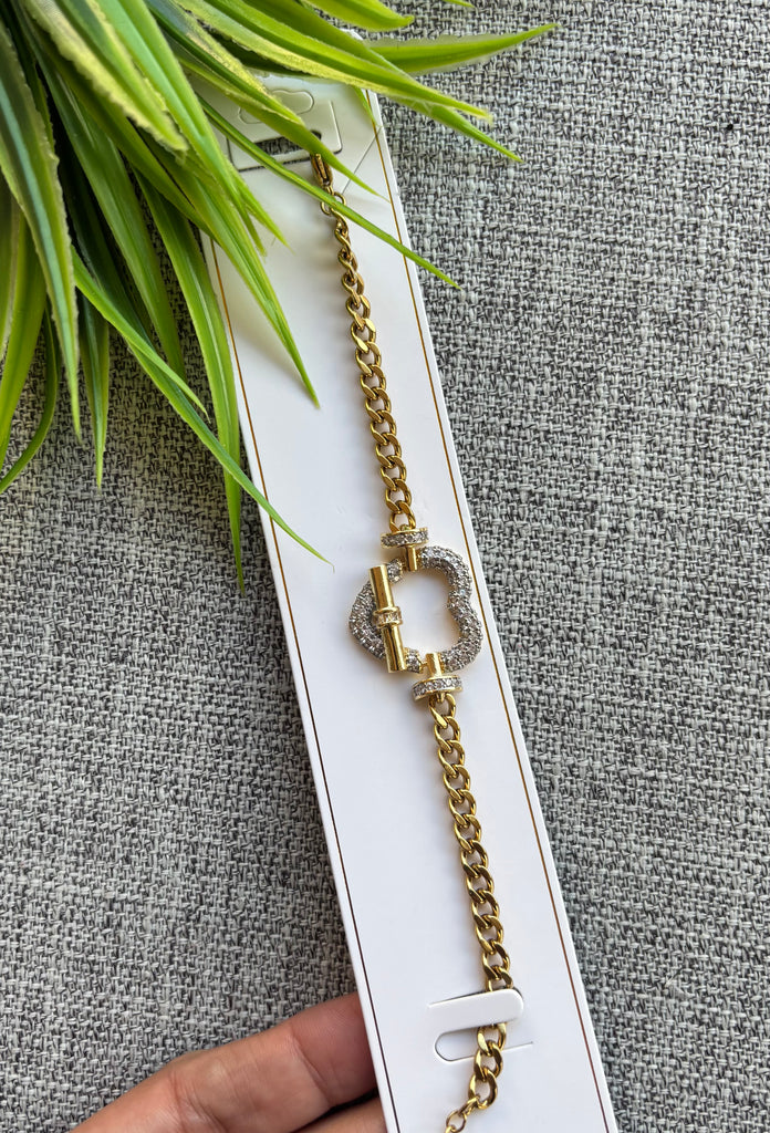 انسيال stainless steel pure و دلاية gold plated السعر ١٣٠ قلب