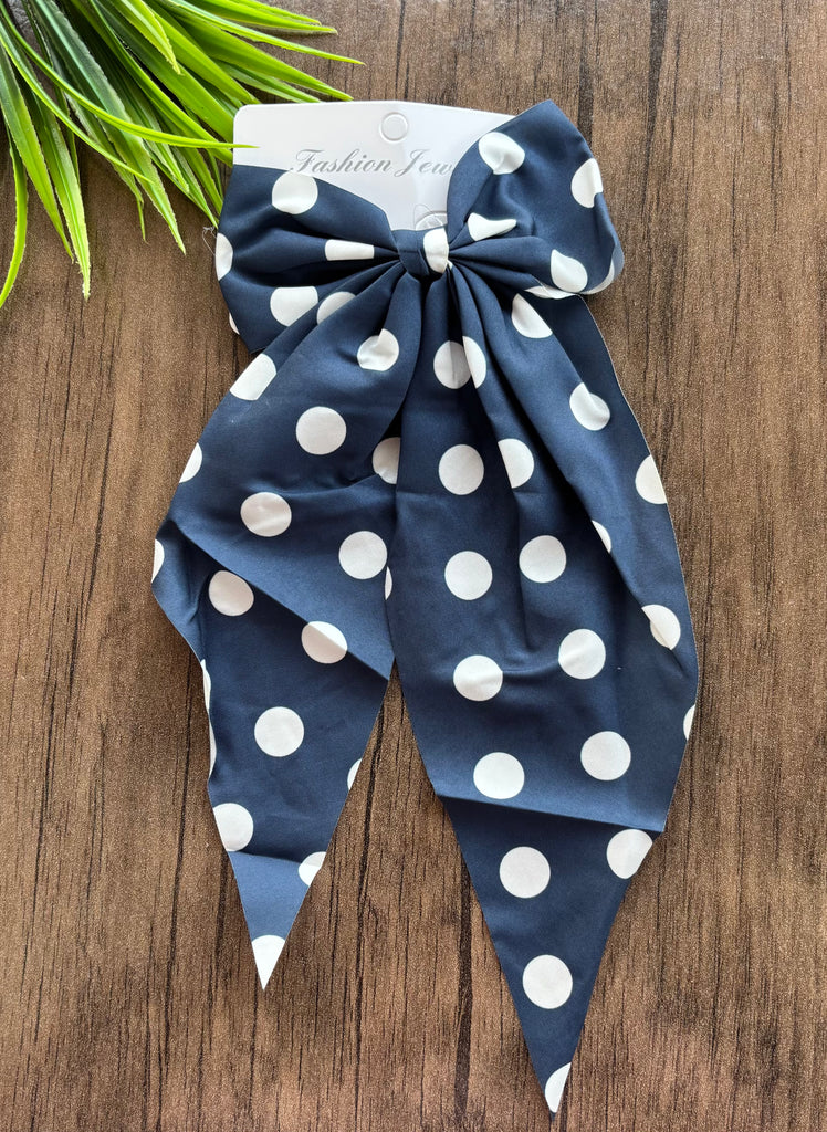 توكة مشبك حجم متوسط شكل فيونكة نازل منها شريط شكل منقط السعر ١٥