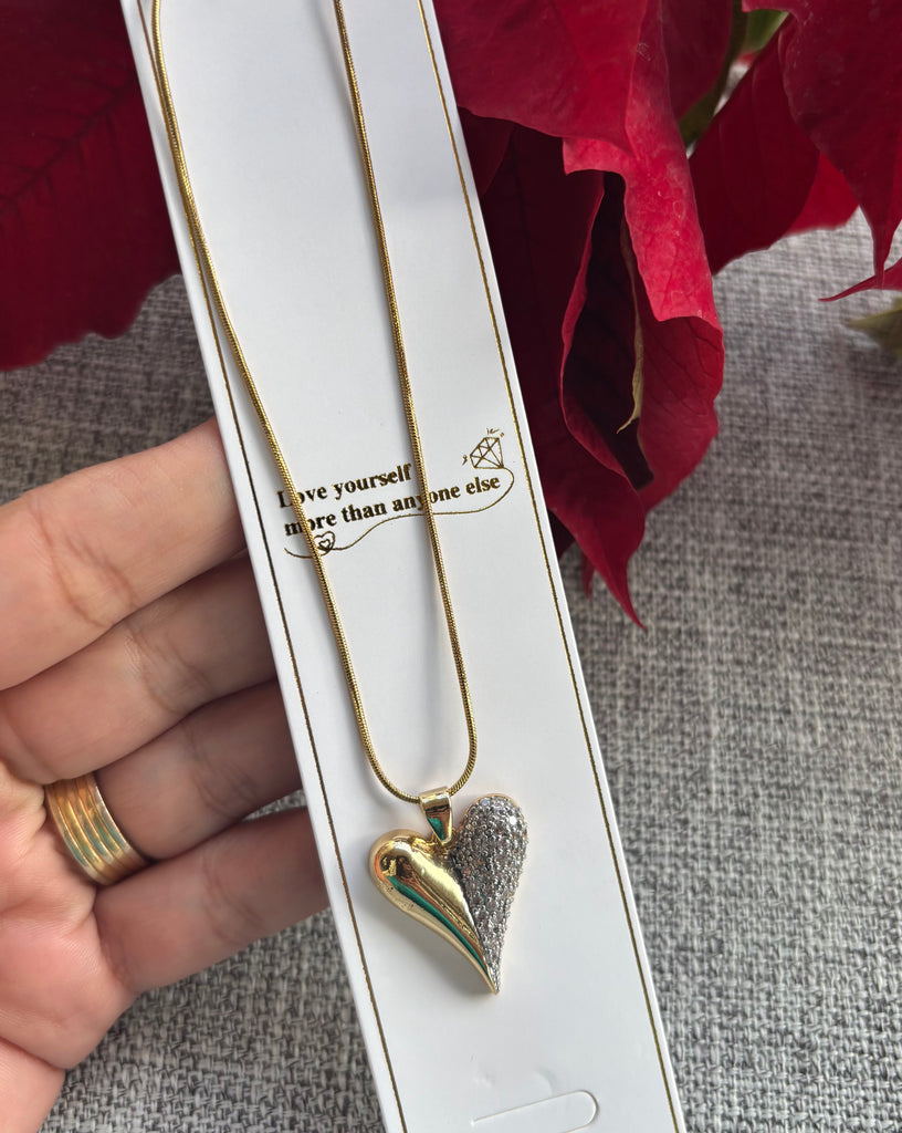 سلسلة stainless steel و دلاية gold plated السعر ٧٥ قلب