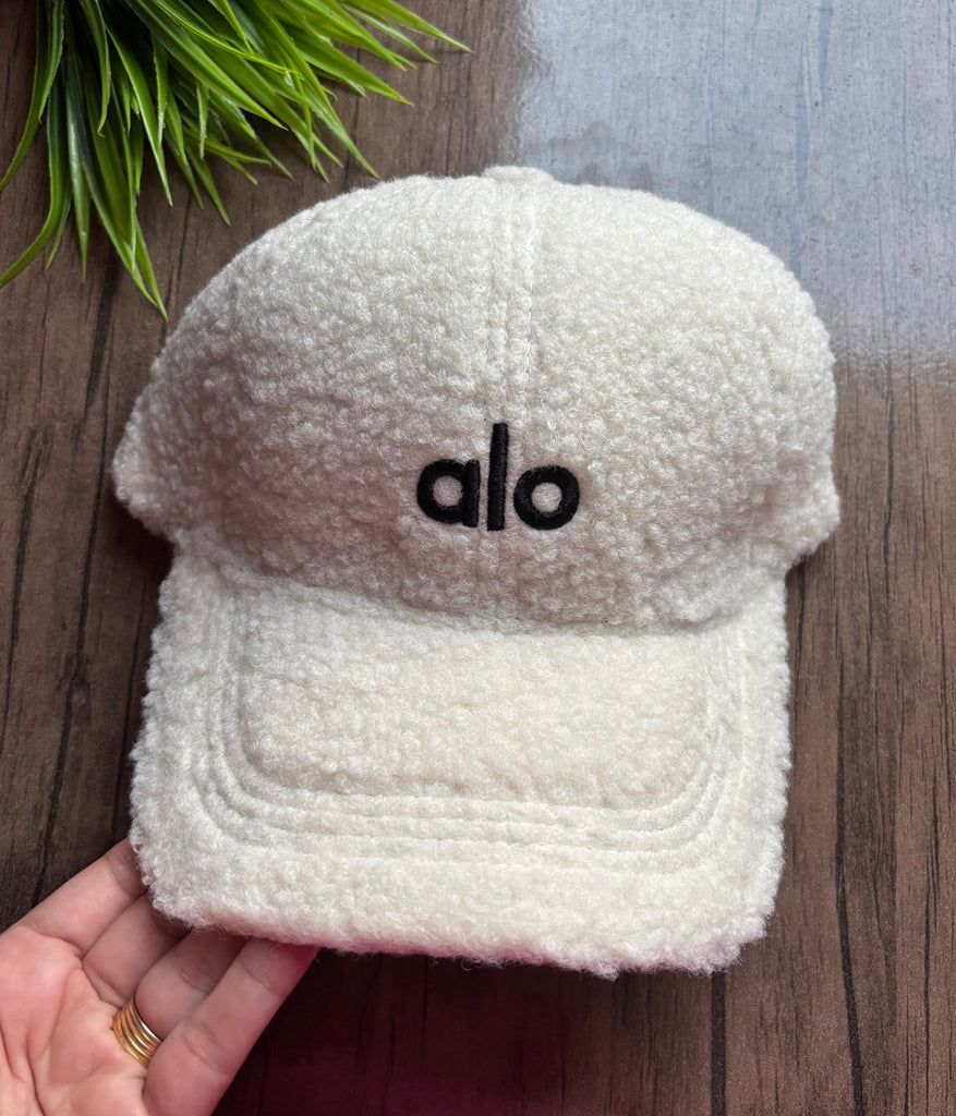 كاب شتوي alo السعر ١٤٥