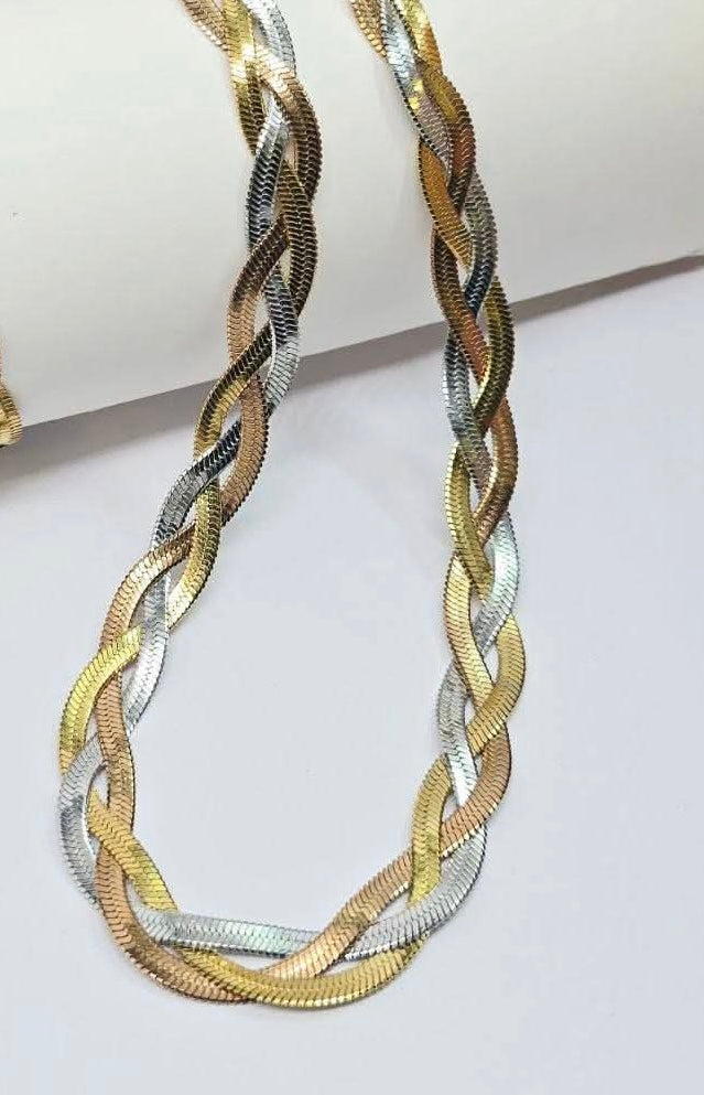 كوليه ضهر حية مضفر❤️
السعر ١٢٠