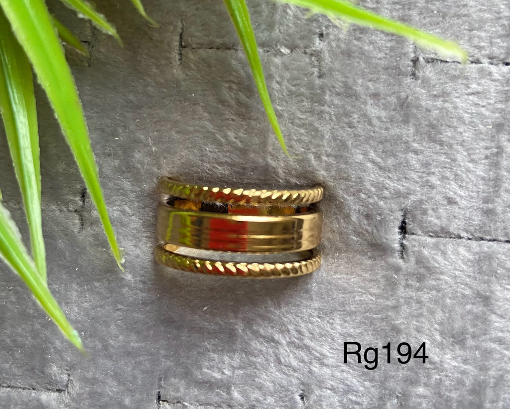 خاتم stainless steel free size ينفع كل المقاسات السعر ٣٠ (rg194)
