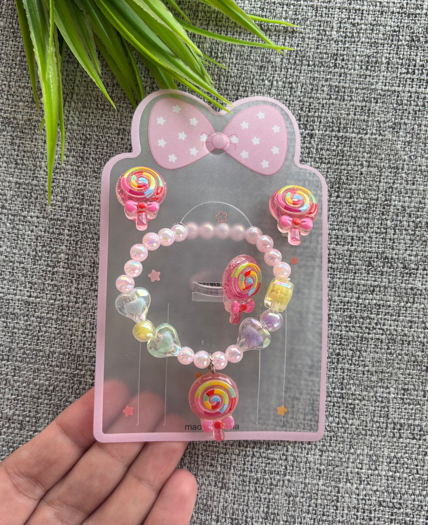 طقم اطفال حظاظة و حلق كلبس و خاتم سعر الطقم ٣٠