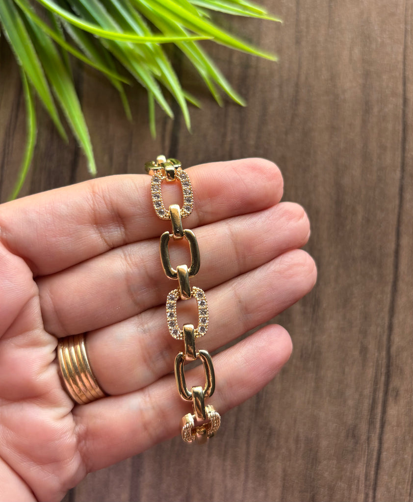 انسيال دهب صيني gold plated
فصوص زيركون زي المستخدمة في الدهب
سعر القطعة ١٠٠