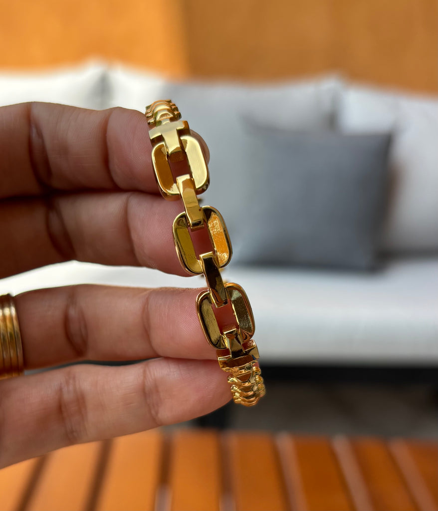 اسوره stainless steel ✨
السعر ١٠٠🔥🔥