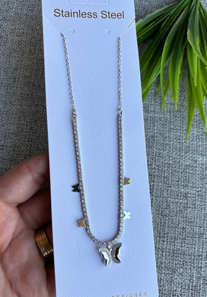 كوليه سلسلة stainless steel 
دلاية gold plated 
السعر ١٤٠ فراشة سيلفر