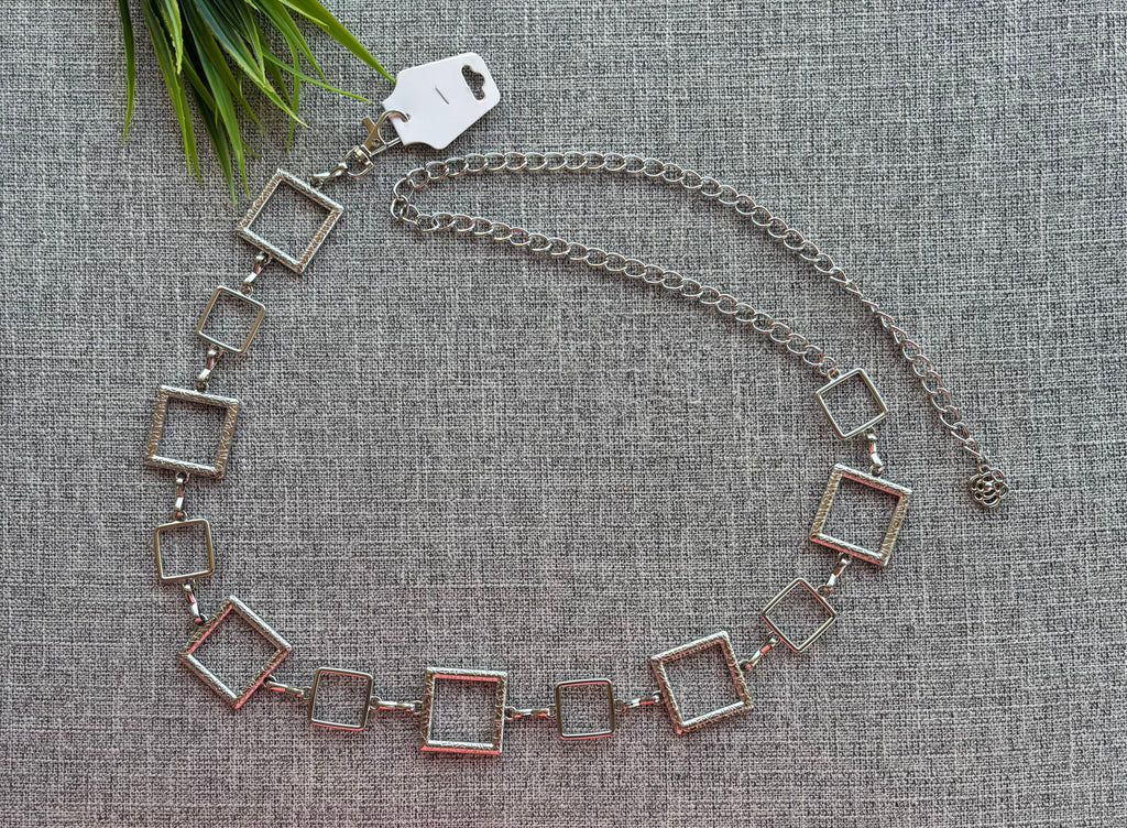 حزام معدن شكل مربعات لون سيلفر ينفع كل المقاسات خامة ممتازة السعر ١٠٠