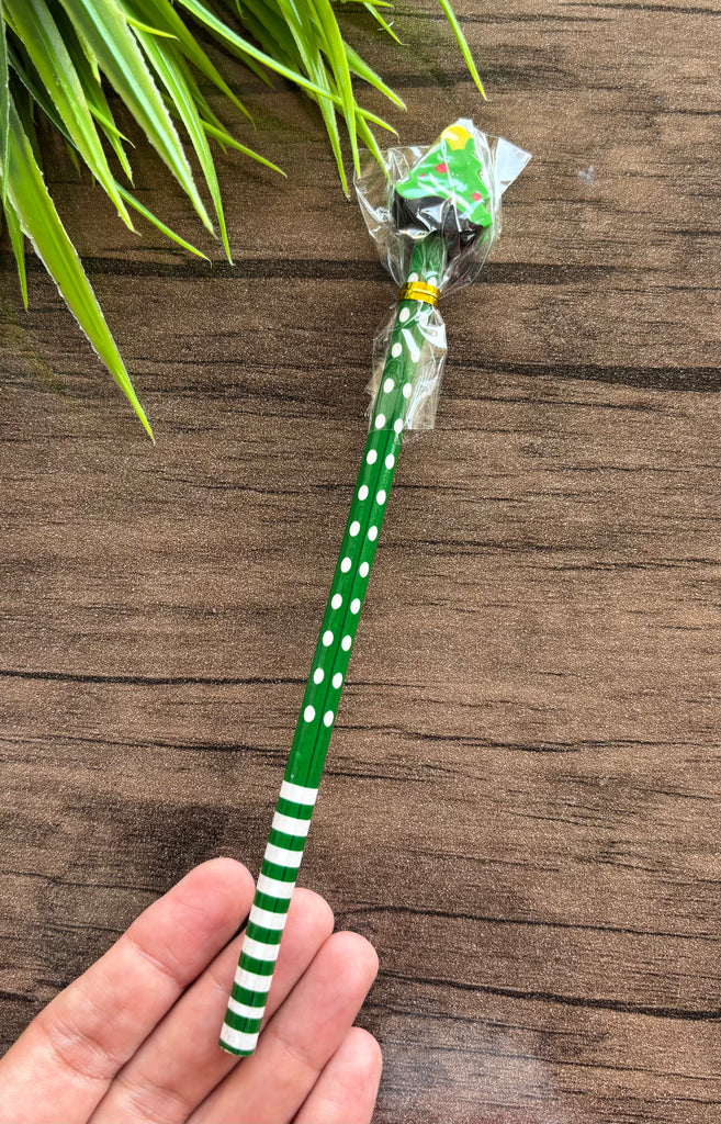 قلم رصاص بأستيكه كريسماس 🌲 
🎅خط ناعم و جميل  
ماتيريال القلم تحفه 👌

📌السعر ٧