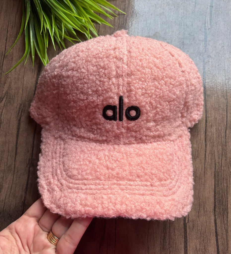 كاب شتوي alo السعر ١٤٥