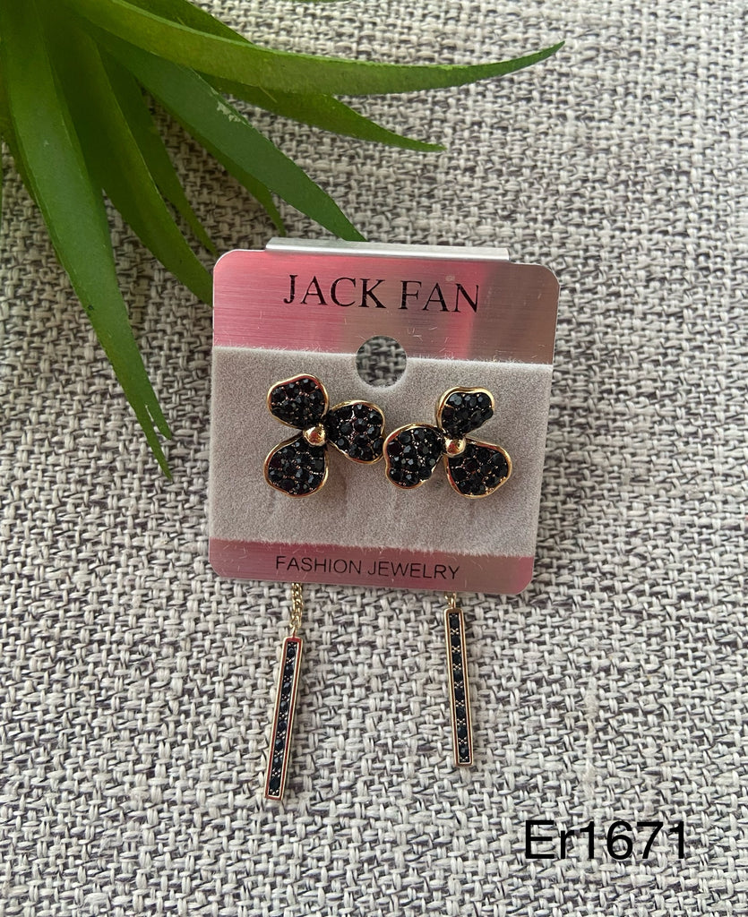 حلق Jack Fan مش بيغيير لون السعر ٣٠ بدل ٥٠ 💥💥 (er1671)