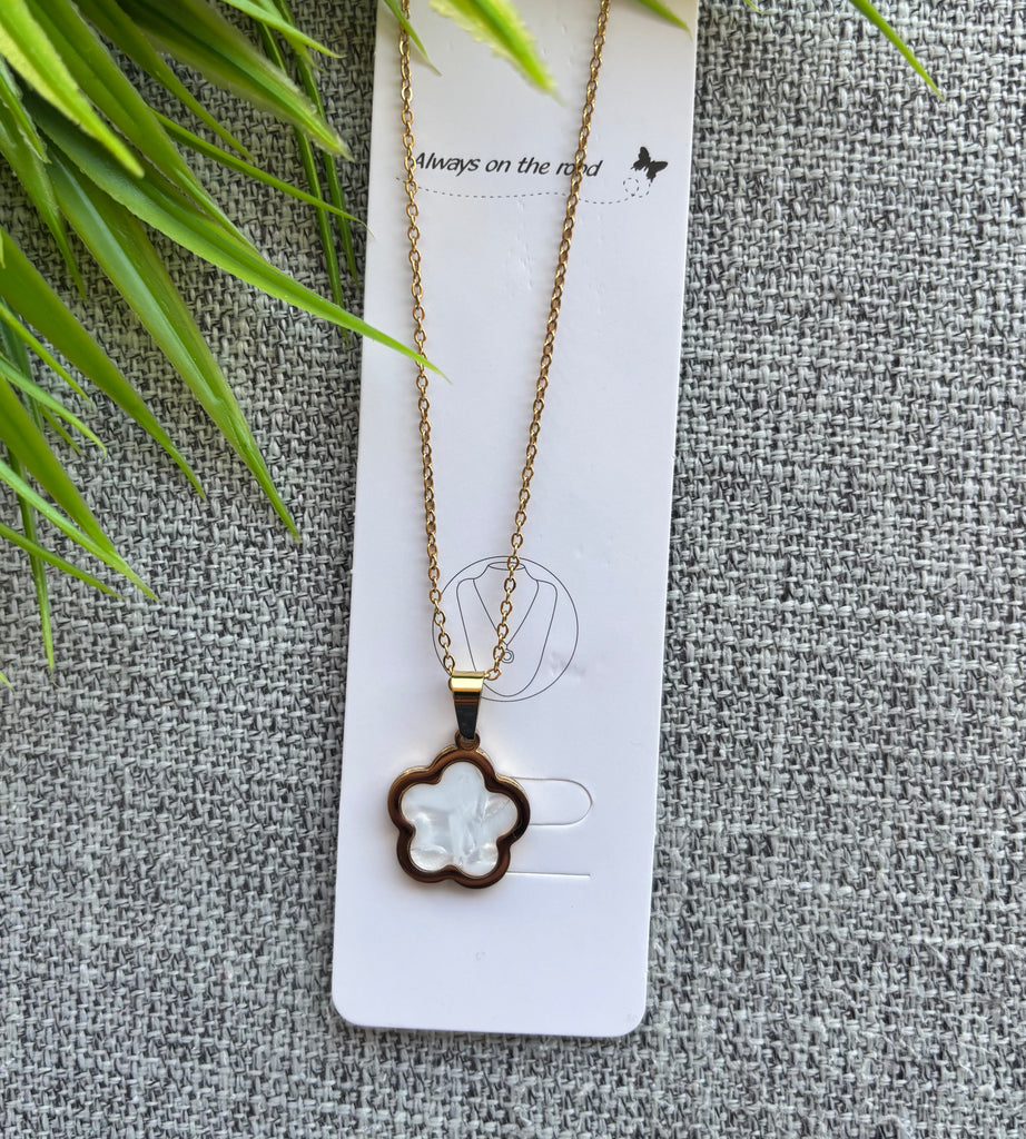 سلسلة stainless steel شكل وردة السعر ٣٠