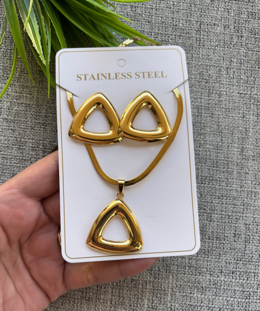 نص طقم ستانليستيل stainless steel 🔥🔥🔥
حلق + سلسلة ضهر حية

السعر ٨٠ 🔥
