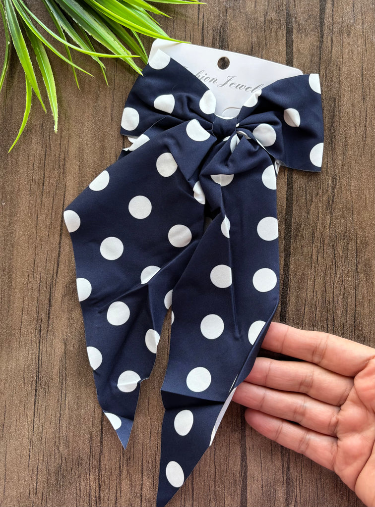 توكة مشبك حجم متوسط شكل فيونكة نازل منها شريط شكل منقط السعر ١٥