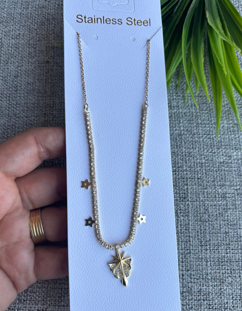 كوليه سلسلة stainless steel 
دلاية gold plated 
السعر ١٤٠ صليب دهبي