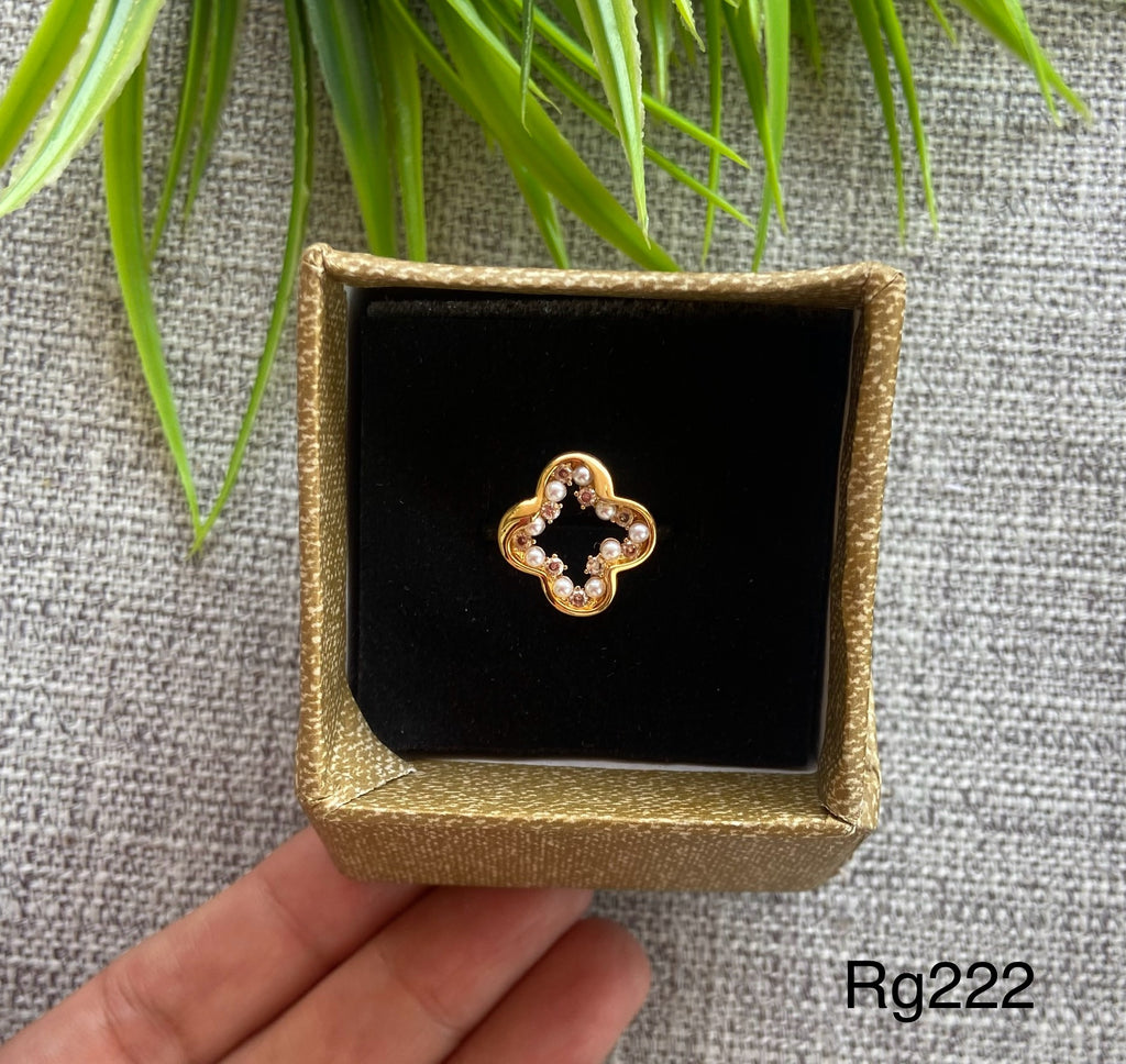 خاتم free size مش بيغيير لون معاه علبة هدايا السعر ٤٠  (rg222)