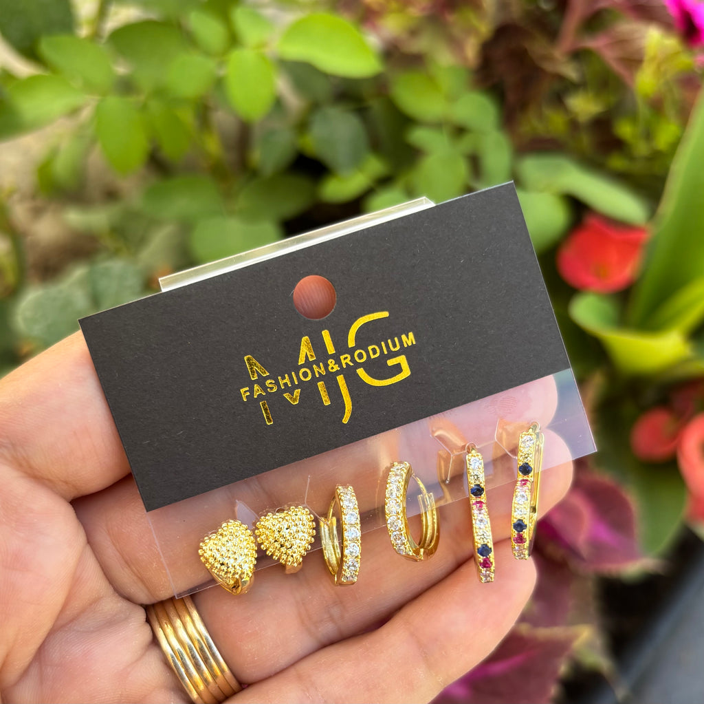 كارت ٣ حلق gold plated ✨️
السعر ١٢٠ قلب فصوص الوان