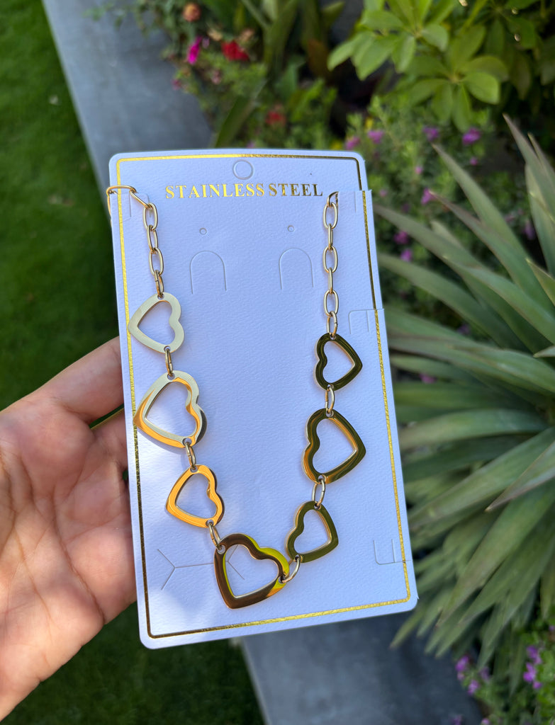 كوليه stainless steel السعر ١٥٠ قلب دهبي