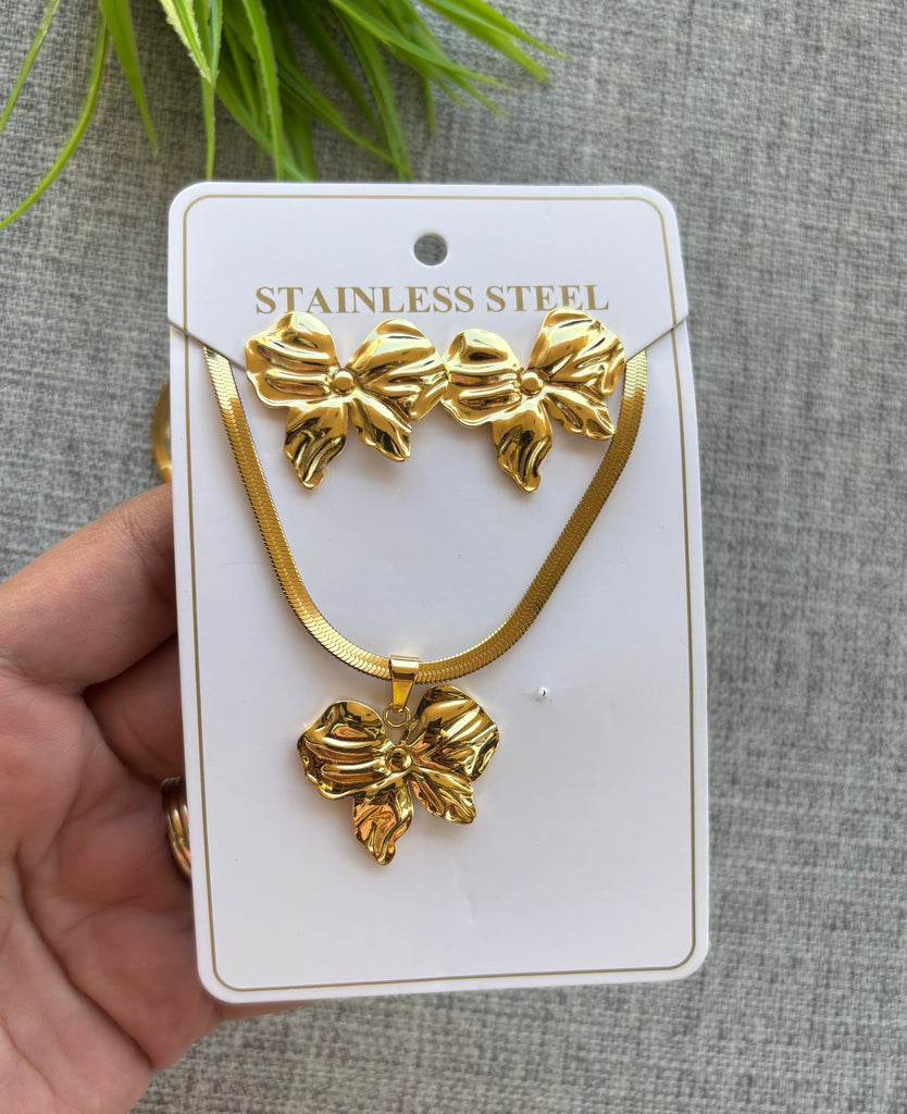 نص طقم ستانليستيل stainless steel 🔥🔥🔥
حلق + سلسلة ضهر حية

السعر ٨٠ 🔥
