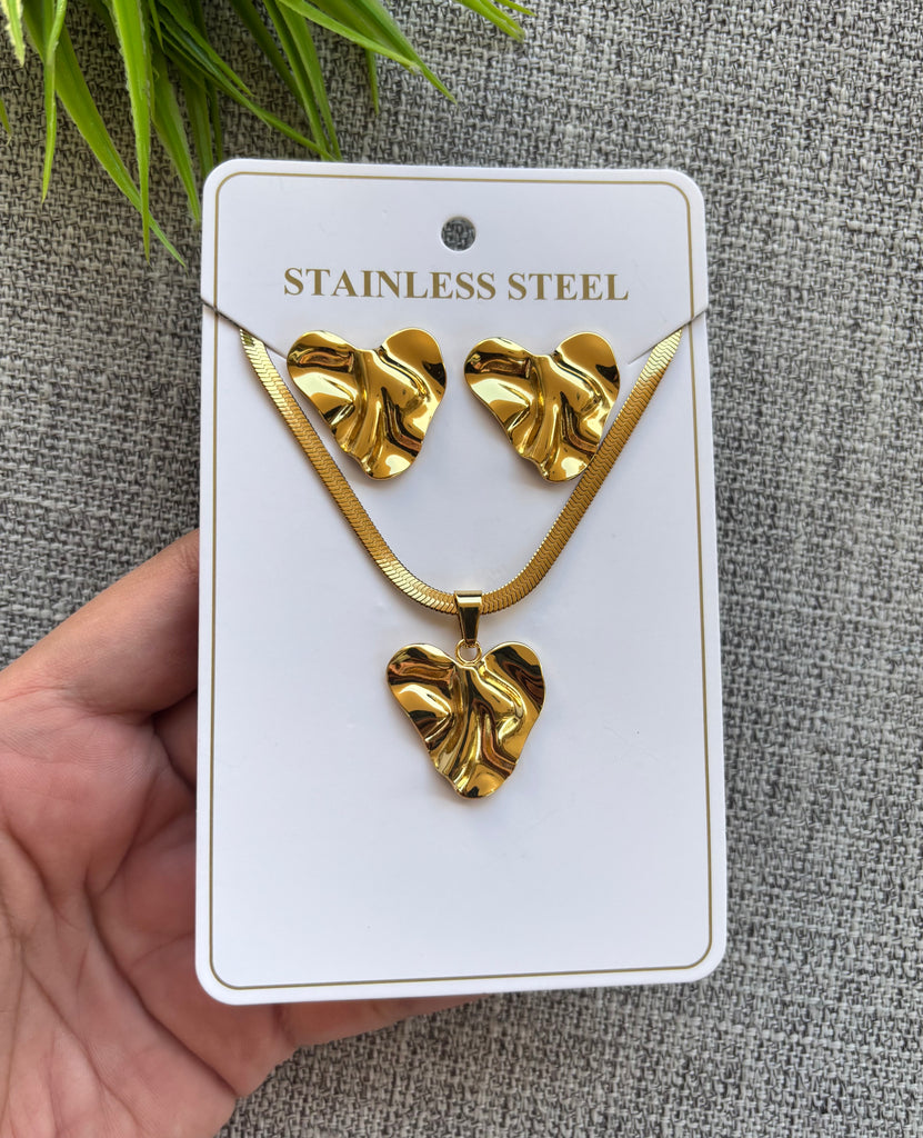 نص طقم ستانليستيل stainless steel 🔥🔥🔥
حلق + سلسلة ضهر حية

السعر ٨٠ 🔥