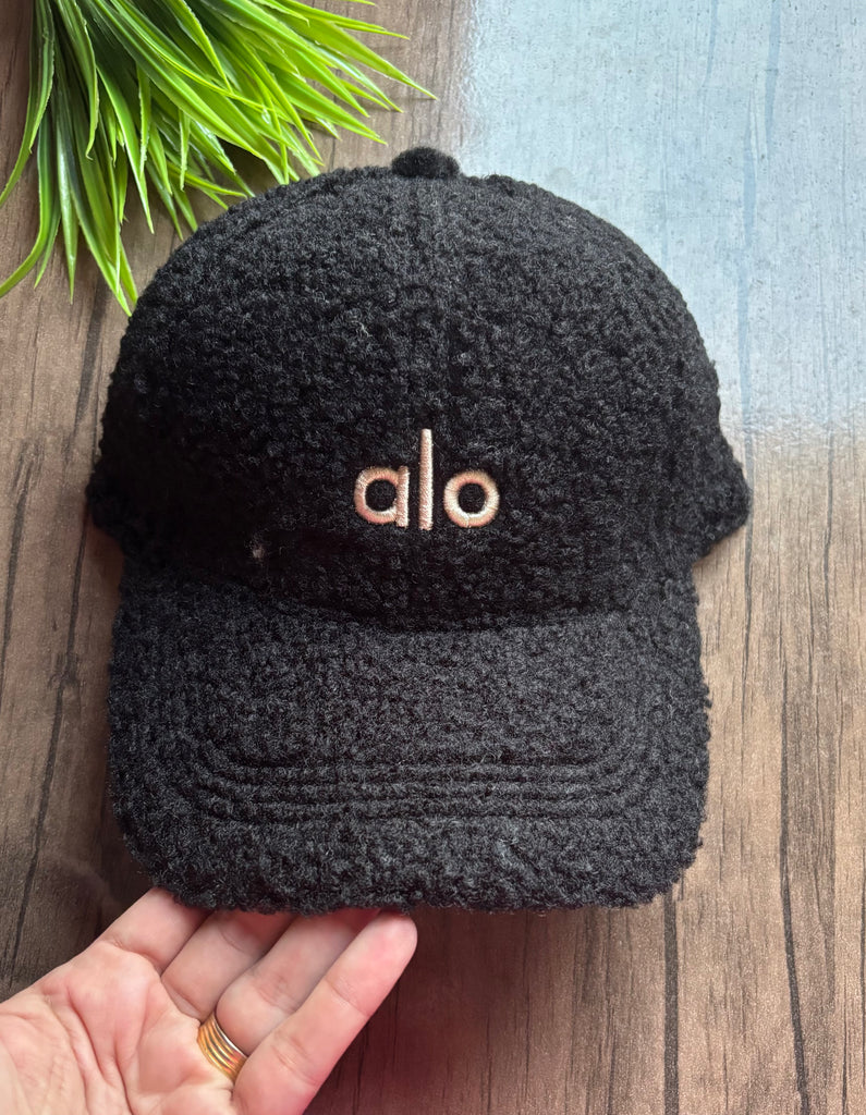 كاب شتوي alo السعر ١٤٥