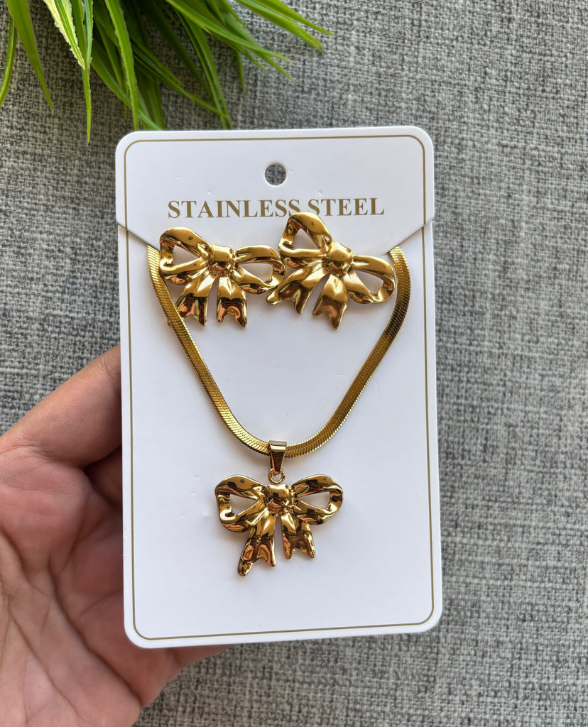 نص طقم ستانليستيل stainless steel 🔥🔥🔥
حلق + سلسلة ضهر حية

السعر ٨٠ 🔥