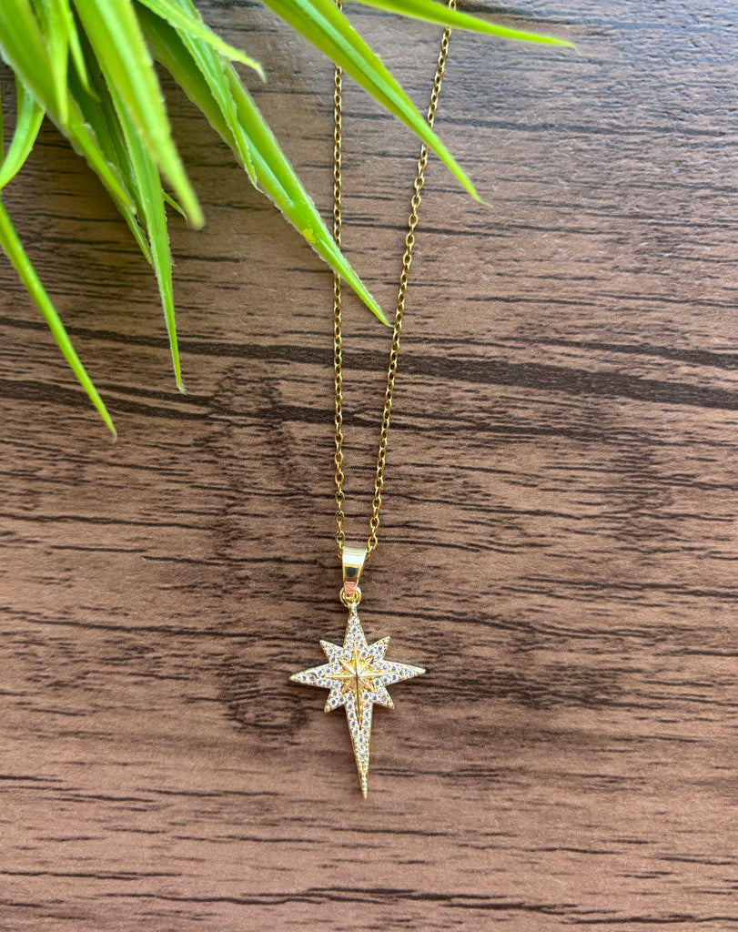 سلسلة نجمة الشمال السلسلة stainless steel و التعليقة gold plated السعر ١١٠