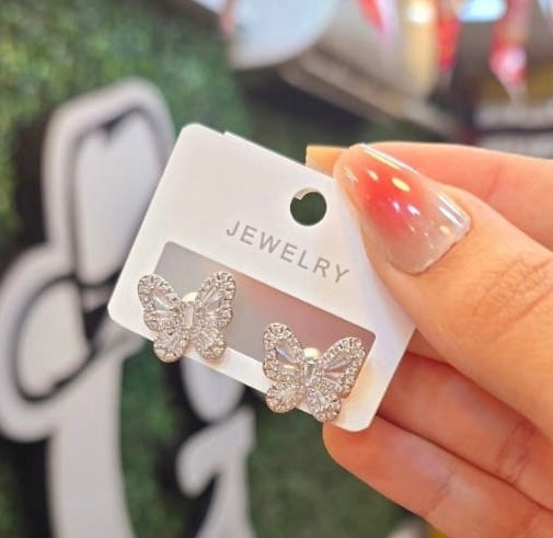 حلق بلاتين فصوص زيركون 💎💖
السعر ١٠٠