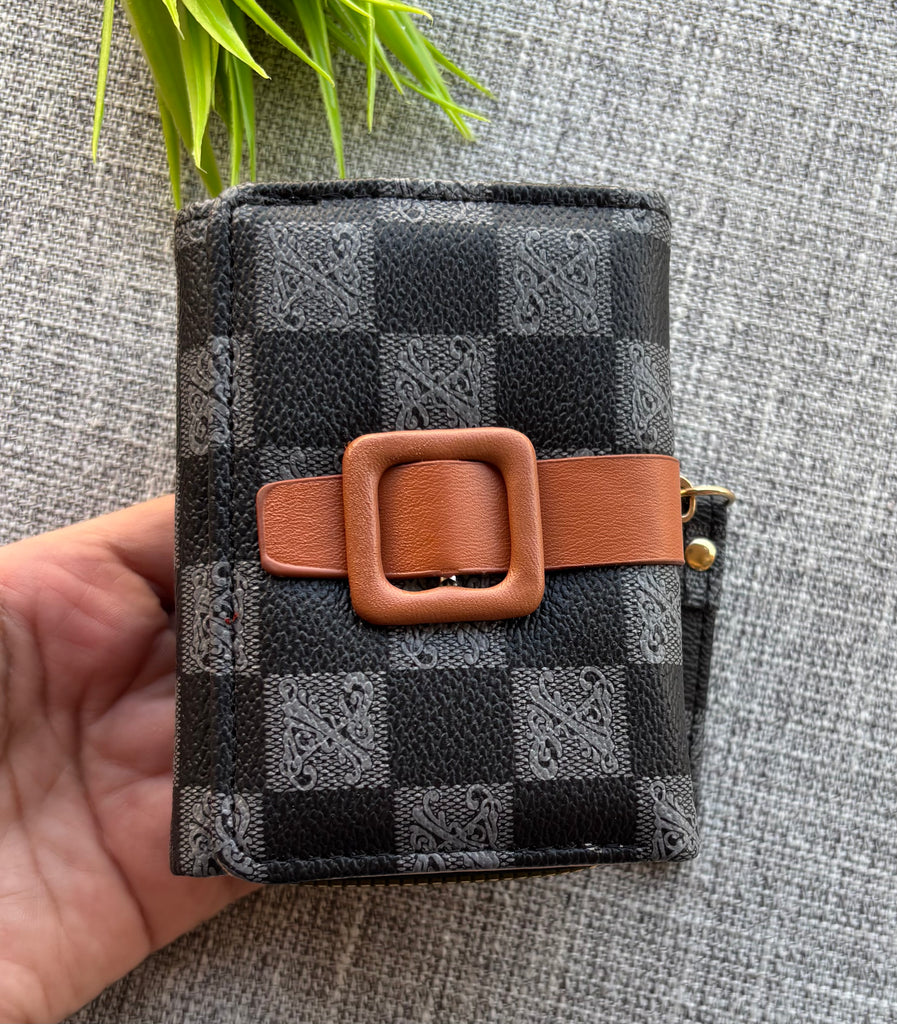 محفظة حريمي مقاس ١٠×٨ سم السعر ٩٥