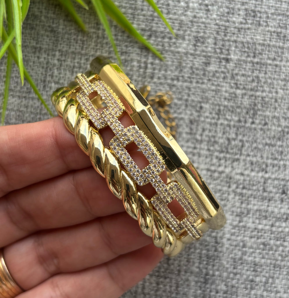 أسورة gold plated free size السعر ٣٥٠