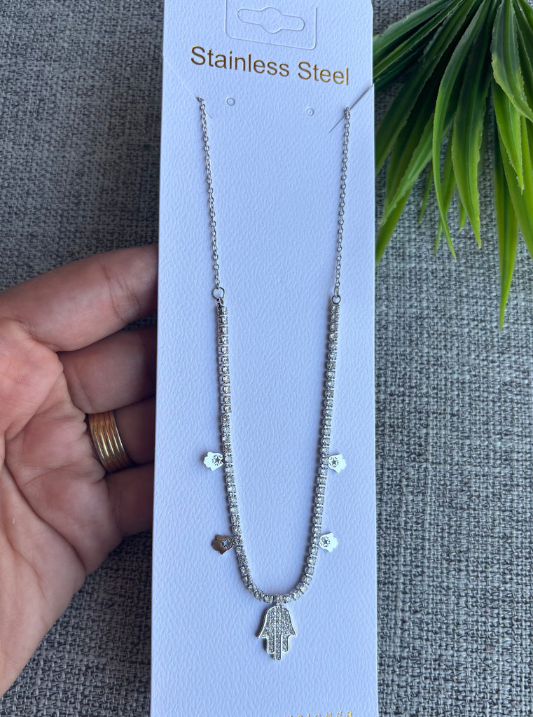 كوليه سلسلة stainless steel 
دلاية gold plated 
السعر ١٤٠ كف سيلفر