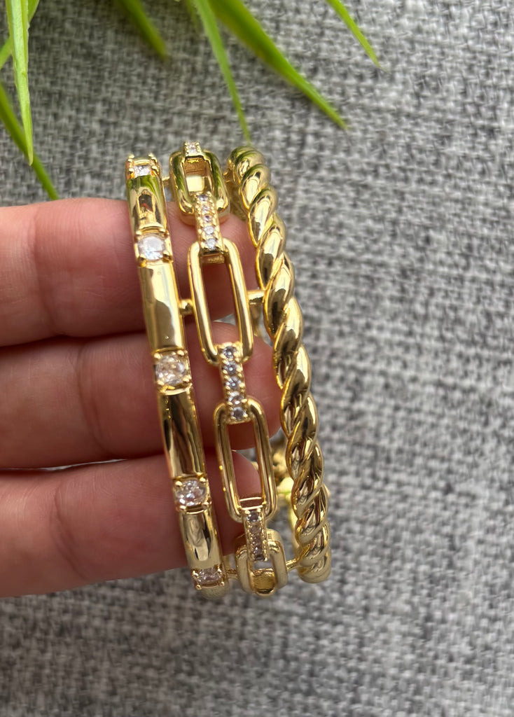 أسورة gold plated free size السعر ٣٥٠