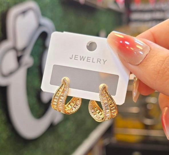حلق بلاتين فصوص زيركون 💎💖
السعر ١٠٠