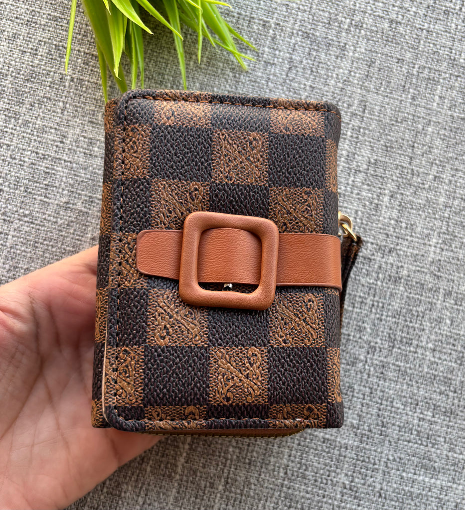 محفظة حريمي مقاس ١٠×٨ سم السعر ٩٥