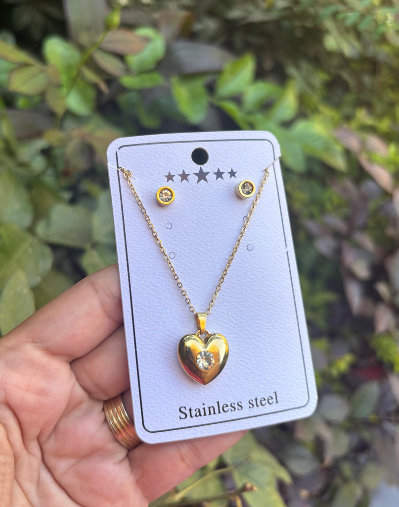 نص طقم ستانليستيل stainless steel 🔥🔥🔥
حلق + سلسلة

السعر ١٥ بدل ٣٠🔥