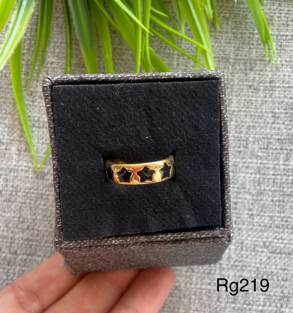 خاتم free size مش بيغيير لون معاه علبة هدايا السعر ٤٠  (rg219)