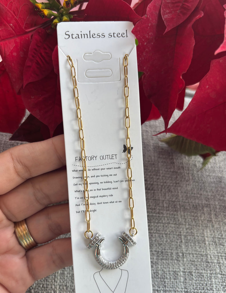 سلسلة stainless steel و دلاية gold plated السعر ٧٥ هلال فصوص سيلفر
