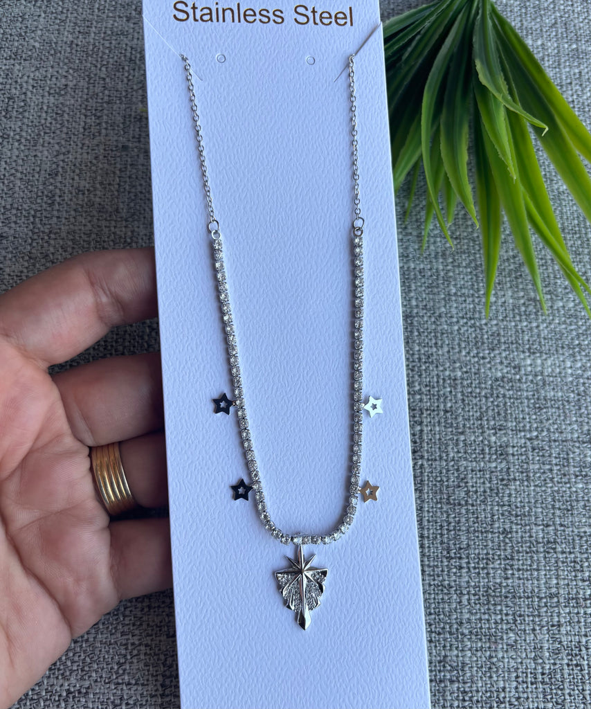كوليه سلسلة stainless steel 
دلاية gold plated 
السعر ١٤٠ صليب سيلفر