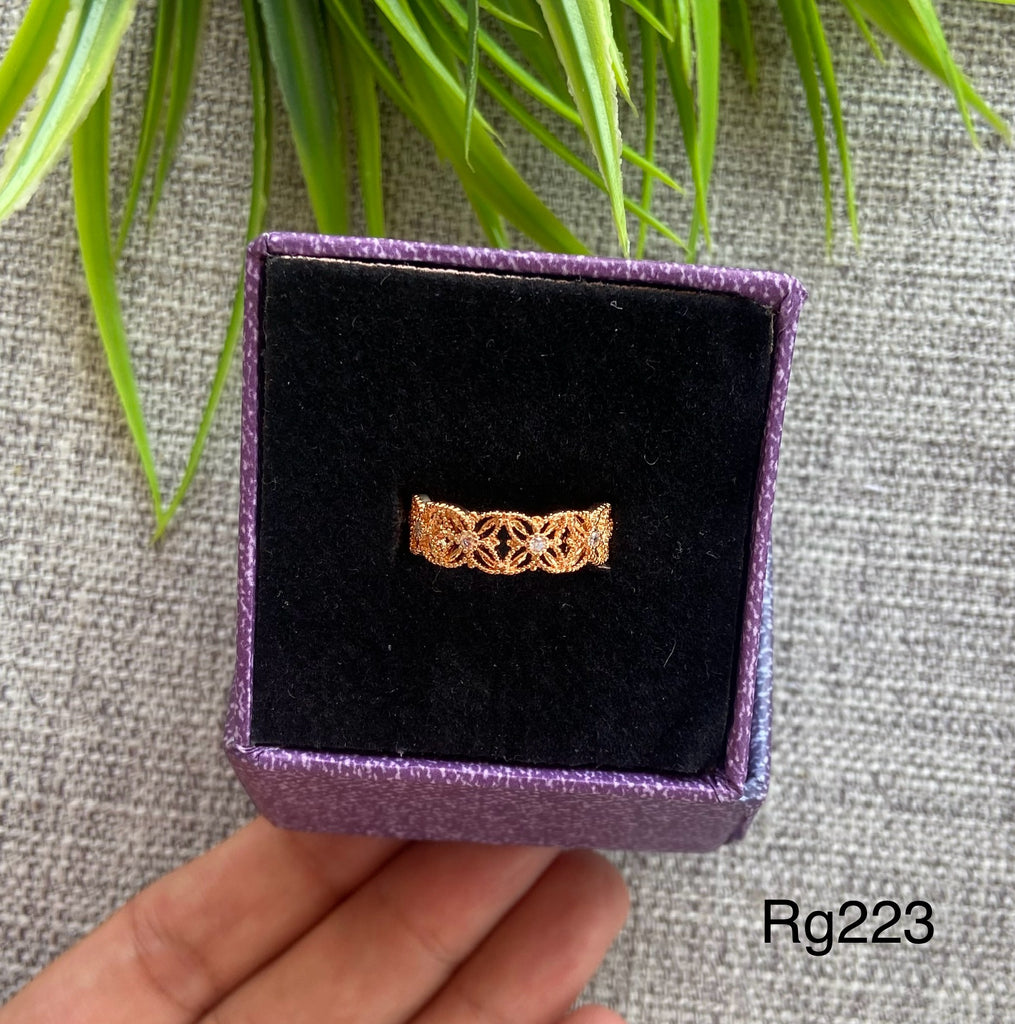 خاتم free size مش بيغيير لون معاه علبة هدايا السعر ٤٠  (rg223)
