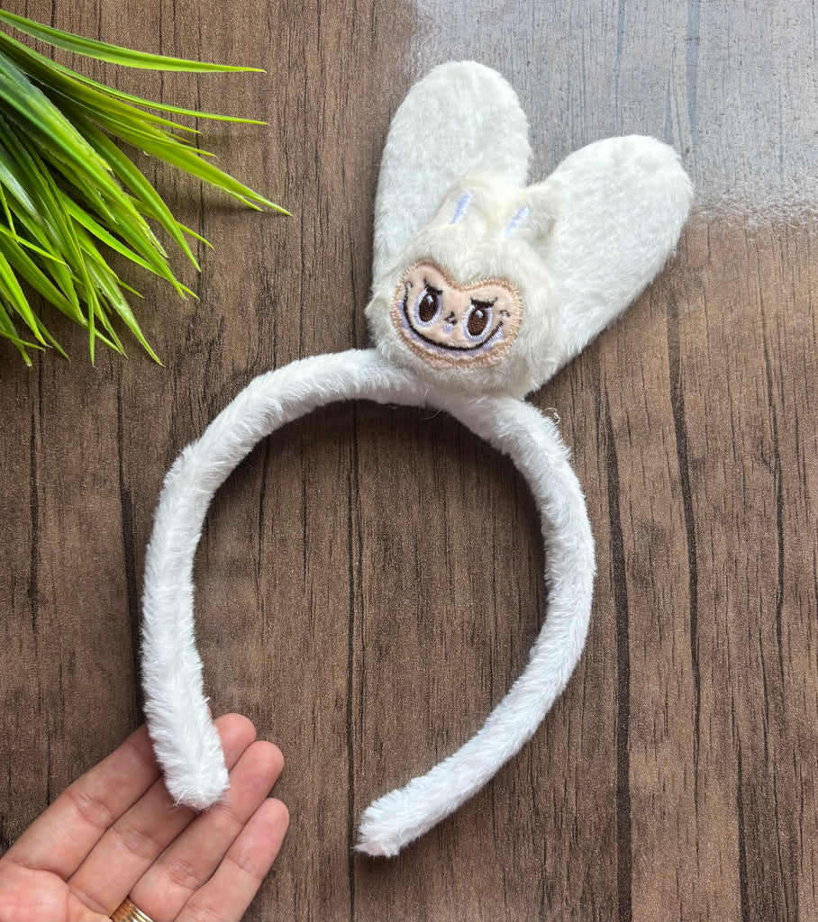 طوق فرو شكل labubu السعر ٣٠
