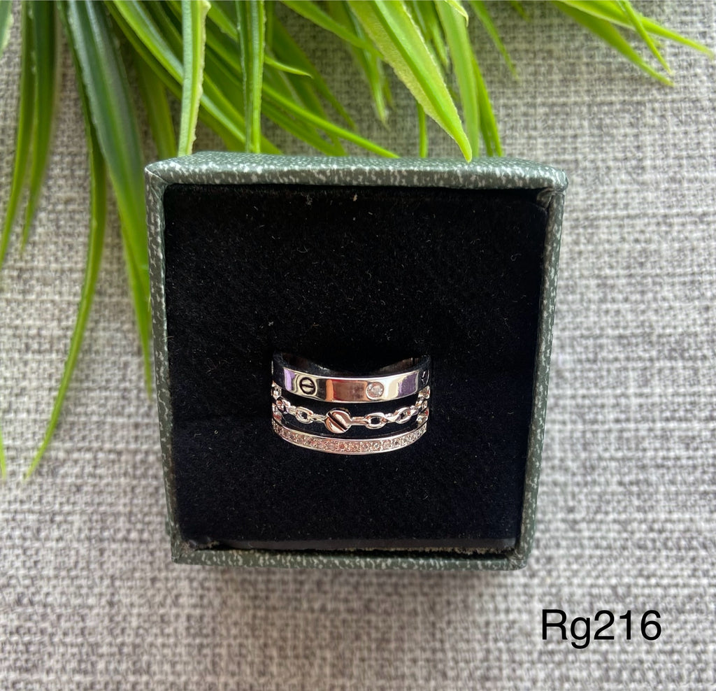 خاتم free size مش بيغيير لون معاه علبة هدايا السعر ٤٠  (rg216)