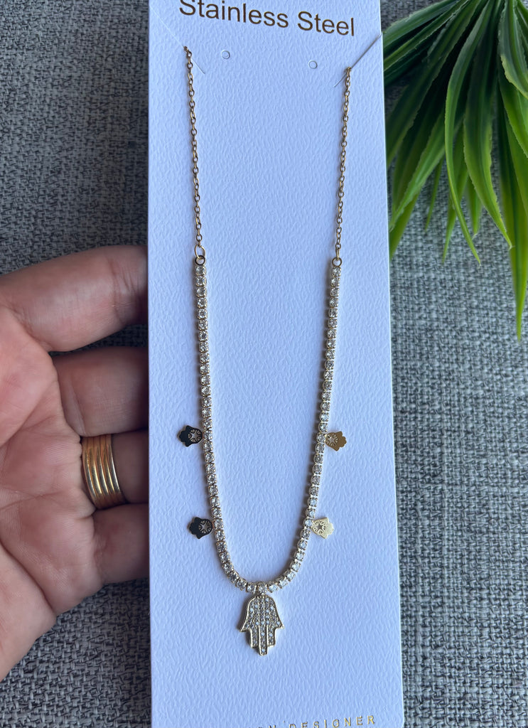 كوليه سلسلة stainless steel 
دلاية gold plated 
السعر ١٤٠ كف دهبي