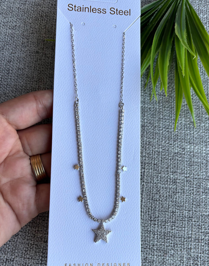 كوليه سلسلة stainless steel 
دلاية gold plated 
السعر ١٤٠ نجمة سيلفر