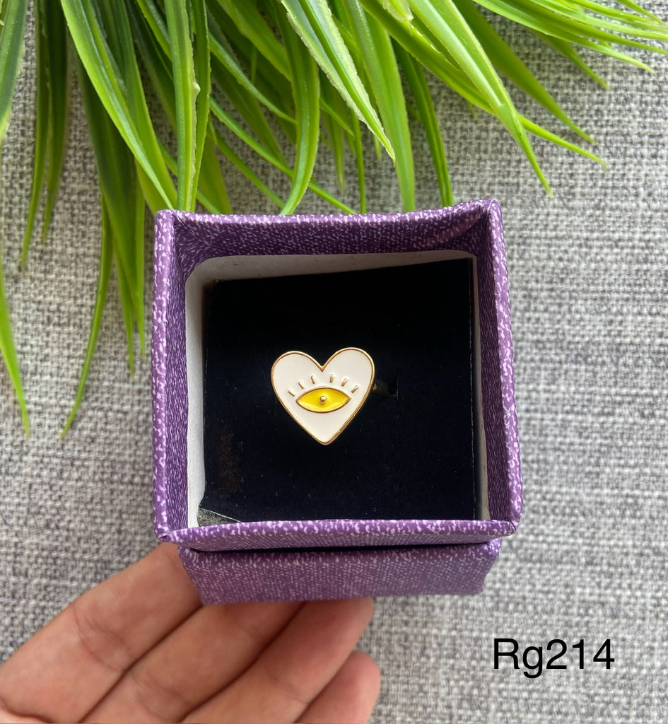 خاتم free size مش بيغيير لون معاه علبة هدايا السعر ٤٠  (rg214)