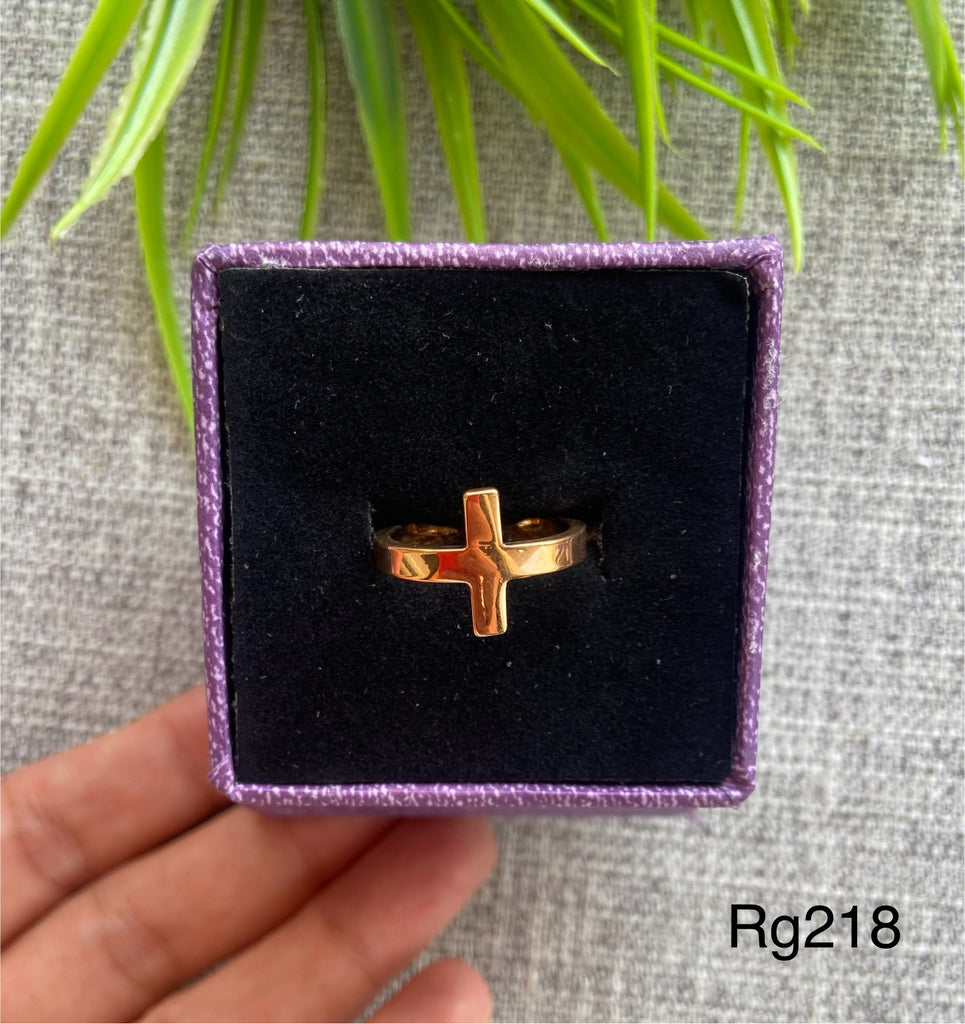 خاتم free size مش بيغيير لون معاه علبة هدايا السعر ٤٠  (rg218)
