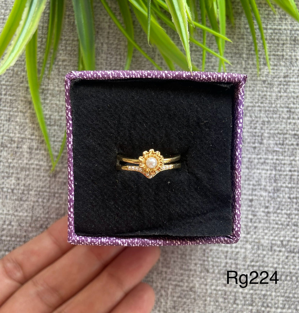 خاتم free size مش بيغيير لون معاه علبة هدايا السعر ٤٠  (rg224)