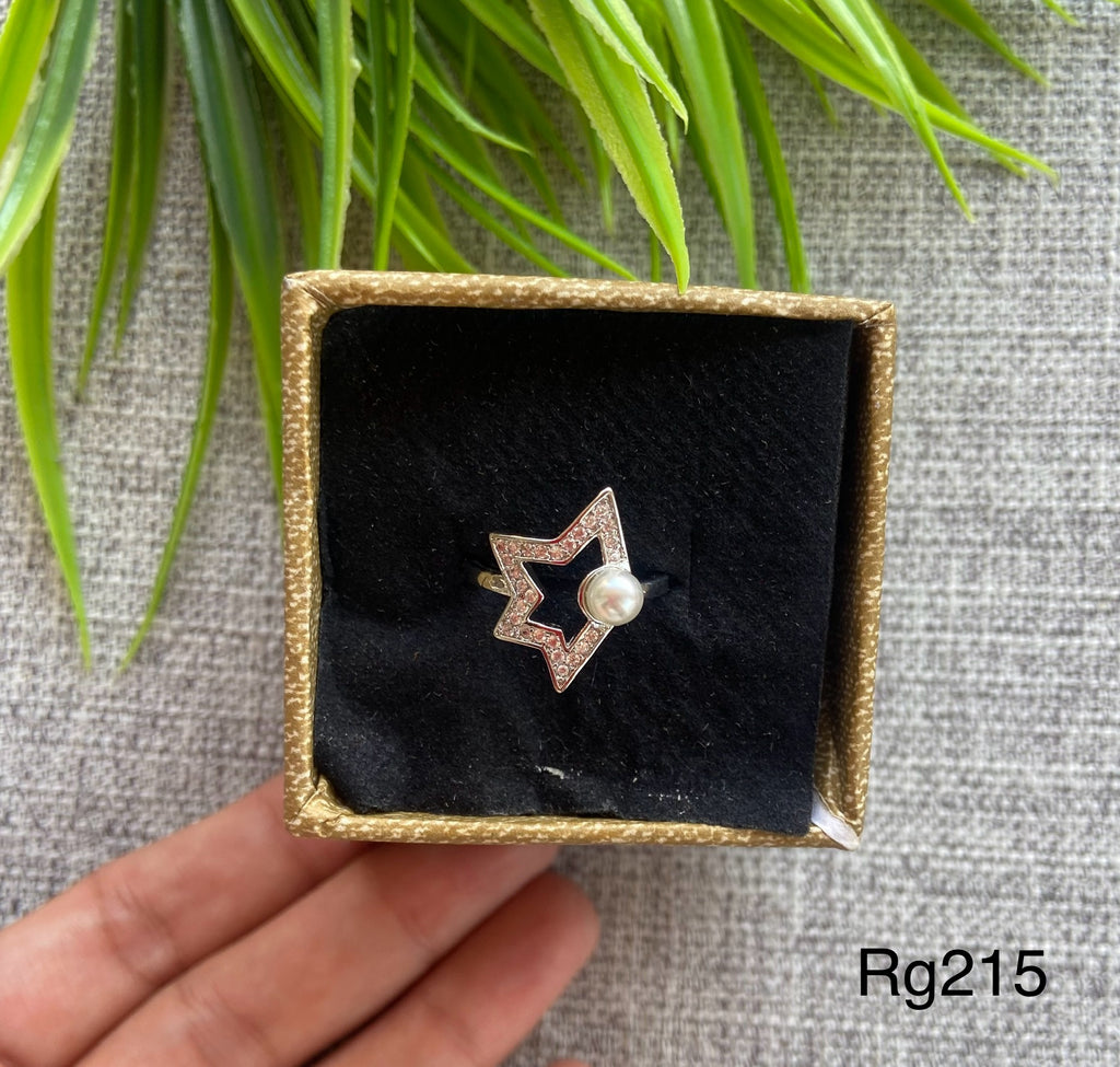 خاتم free size مش بيغيير لون معاه علبة هدايا السعر ٤٠  (rg215)