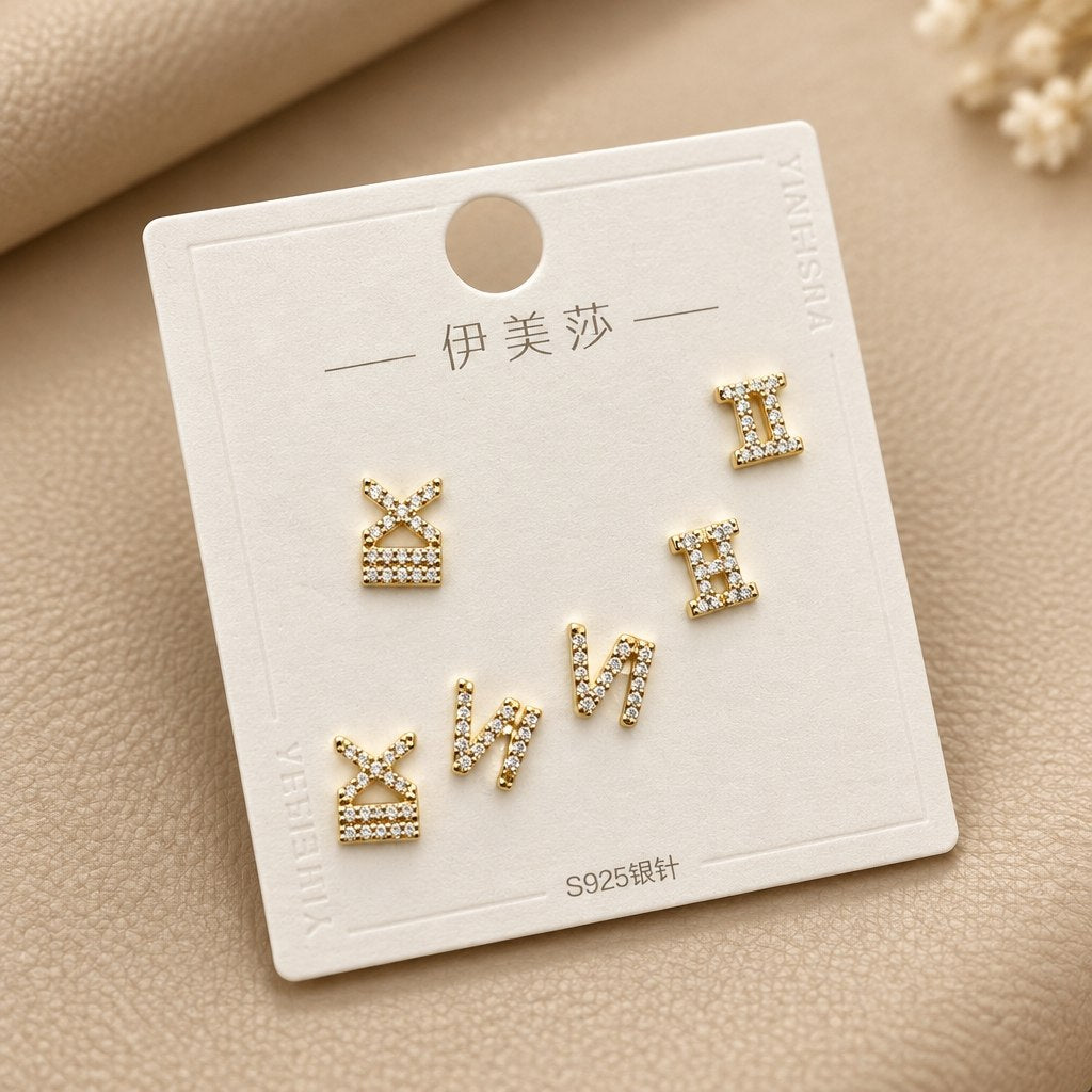 حلق مجموعه gold plated✨
اشكال رقيقية و متنوعة 
تنسيقات مثالية لو عاملة أكتر من خرم، أو حابة تنوعي وتغيري في شكل لبسك كل يوم.
 السعر 80 جنيه بس لـ 3 أزواج كاملة! ✨