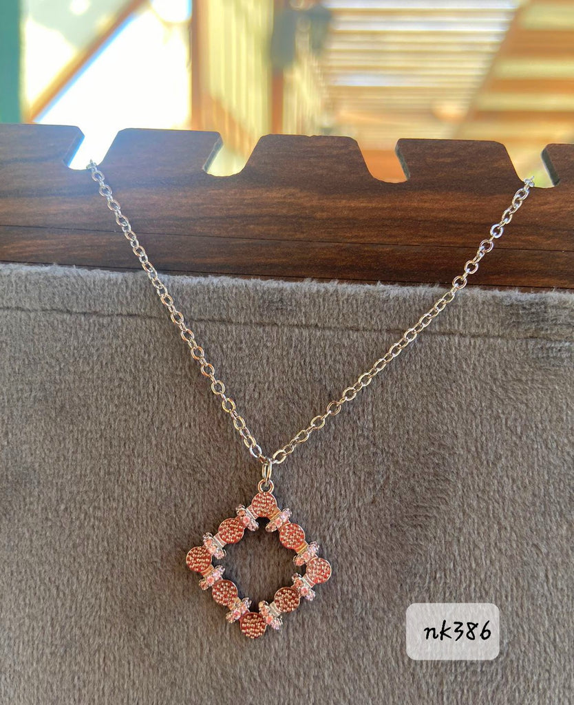 سلسلة قصيرة مش بتغيير لون السعر ٥٠ (nk386)